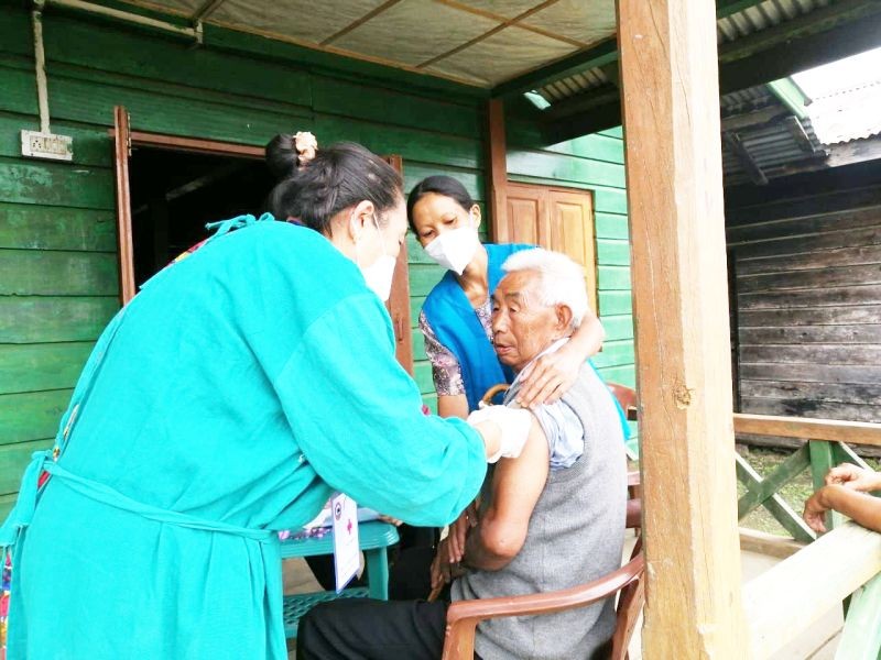 A 94-year old man receiving his vaccine shot at Vishepu village under Satakha block on June 8. (Photo Courtesy: IEC Bureau, CMO Office Zunheboto)